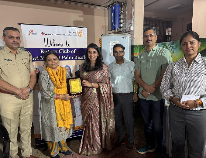 Dr Jui Shah receiving a plaque at a Rotary Club of Navi Mumbai Palm Beach event